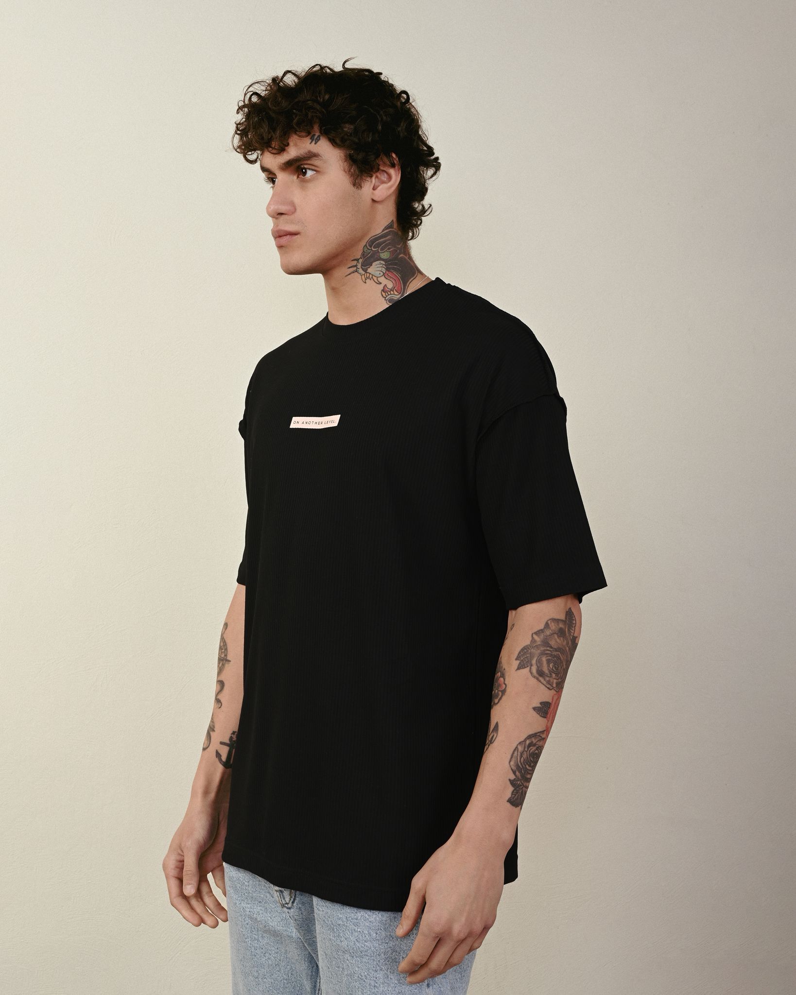 "ON ANOTHER LEVEL" Tshirt – Oversize Fit