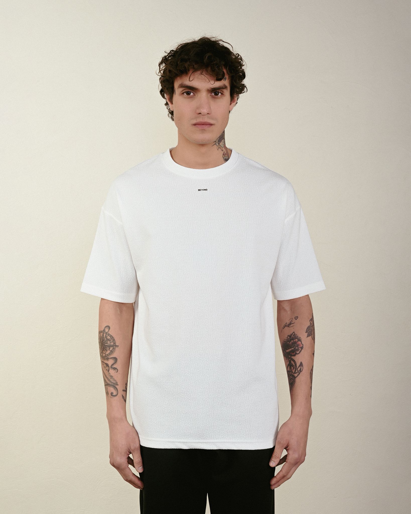 "BEYOND" Tshirt – Beyaz -  Oversize Fit