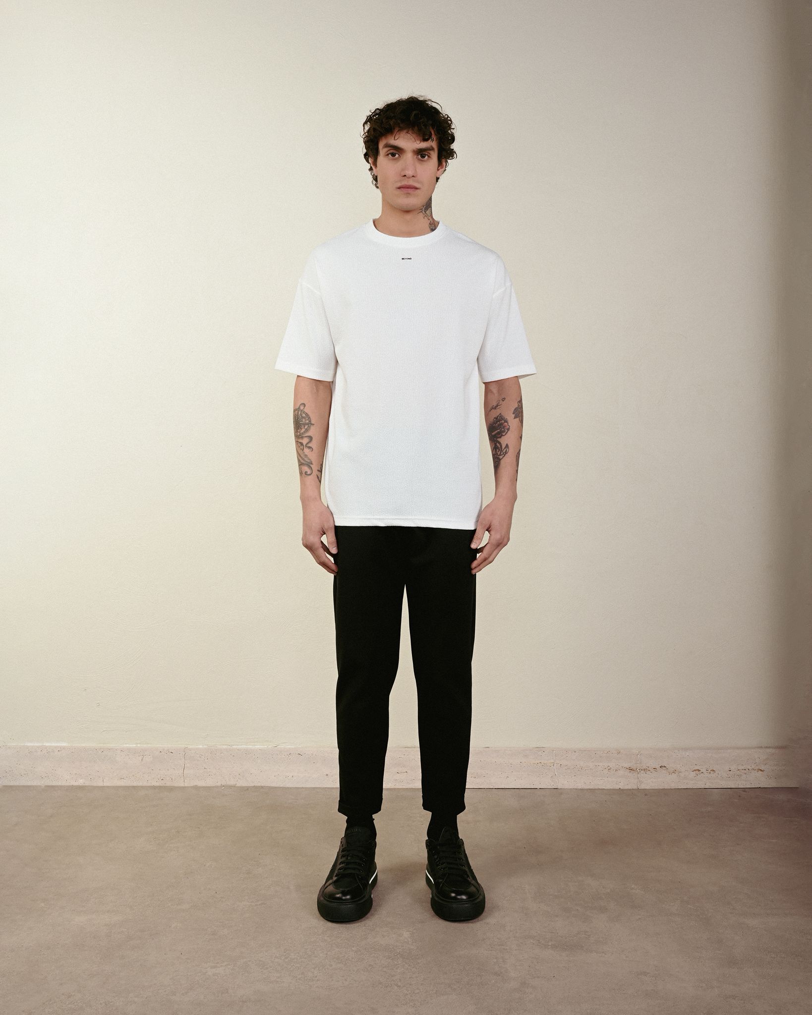 "BEYOND" Tshirt – Beyaz -  Oversize Fit