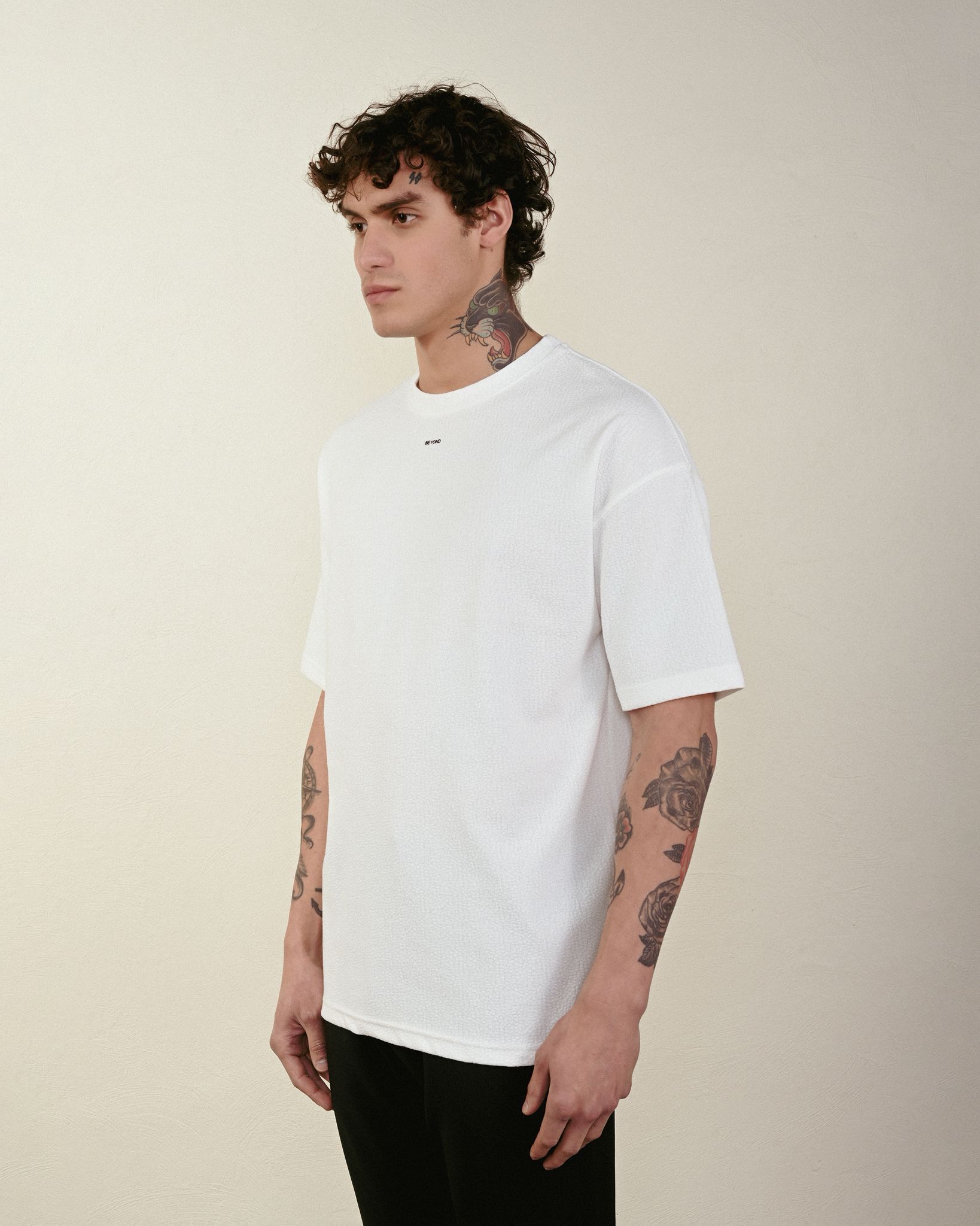 "BEYOND" Tshirt – Beyaz -  Oversize Fit