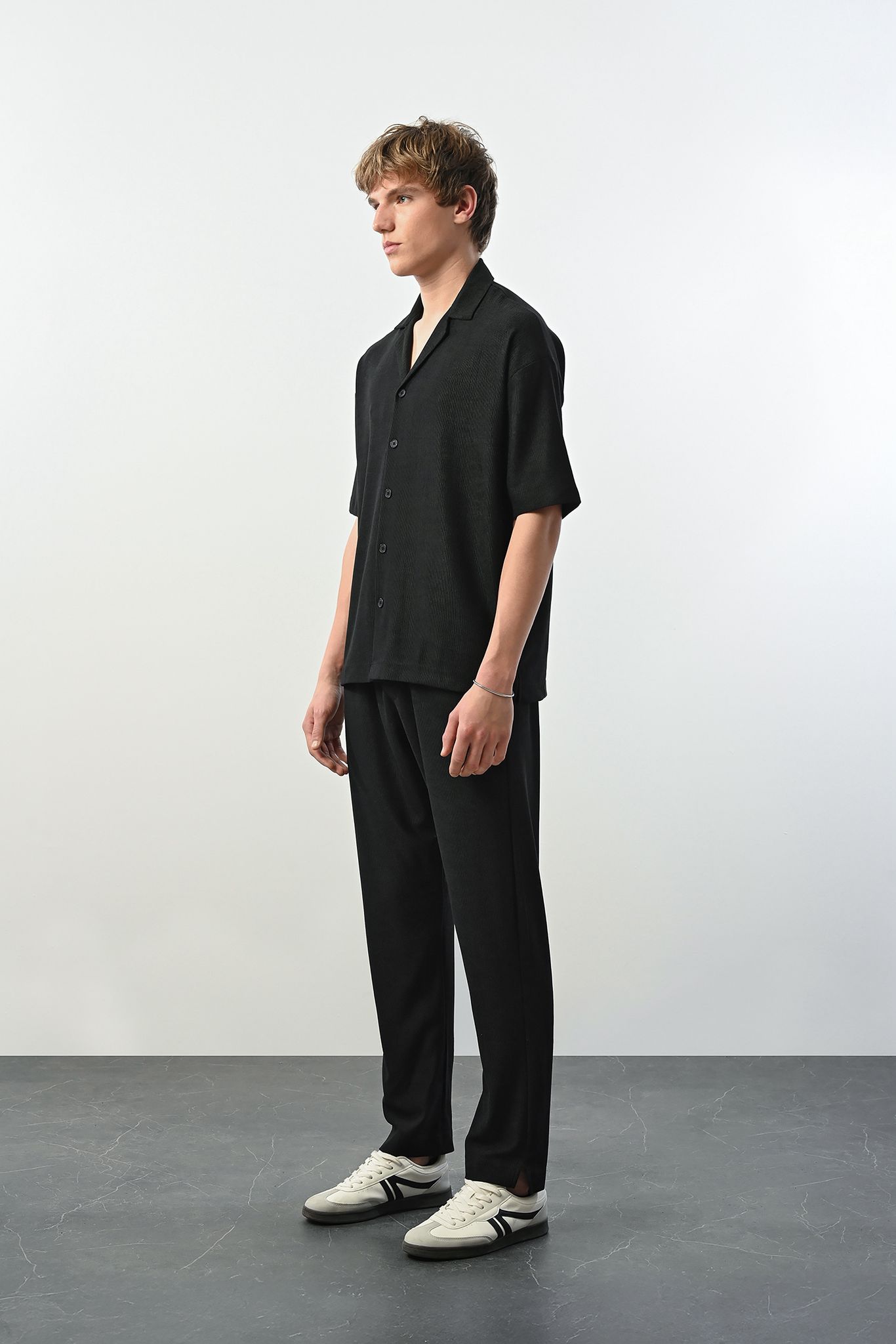 Fitlli Likralı Gömlek – Siyah -  Oversize Fit