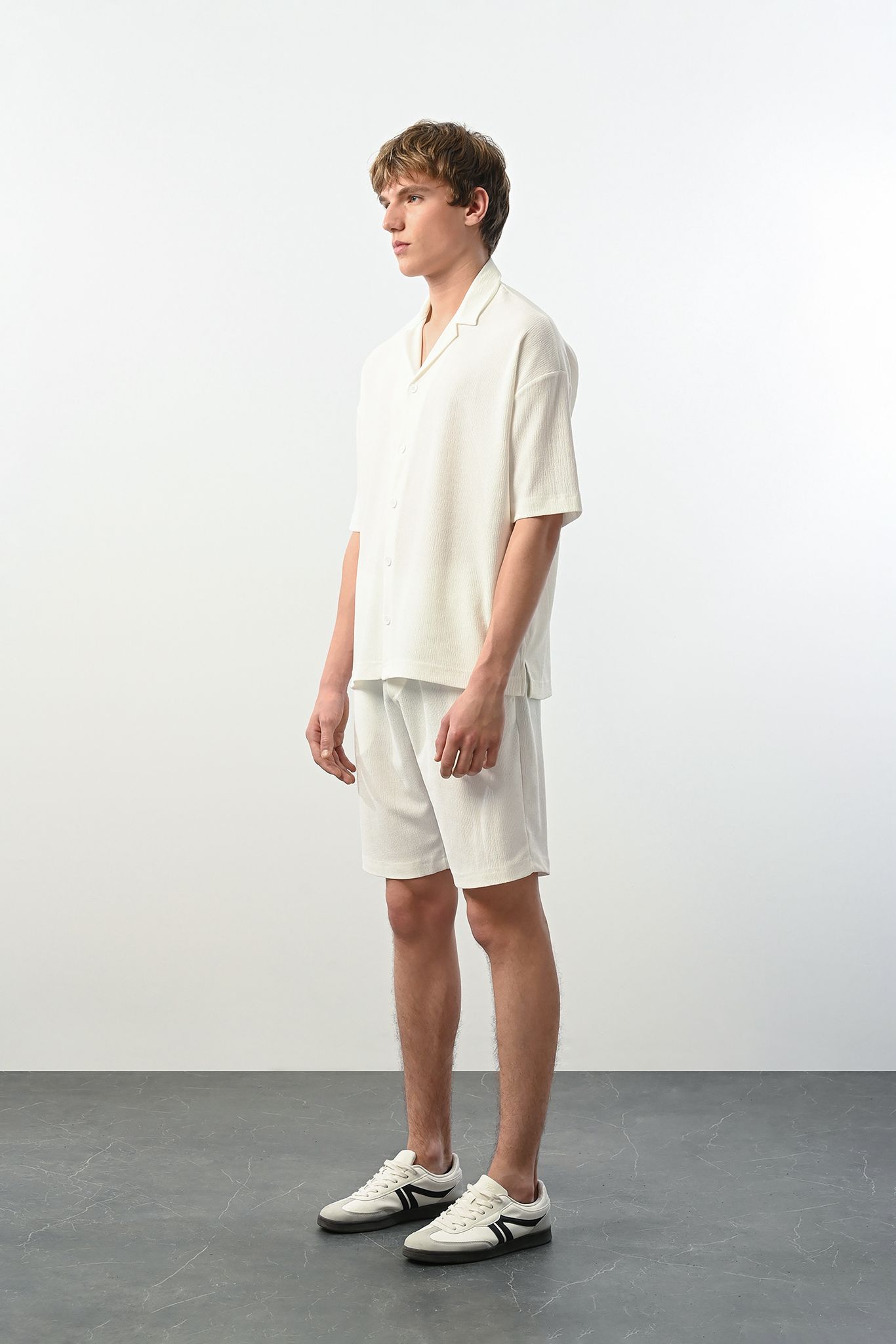 Fitlli Likralı Gömlek – Beyaz - Oversize Fit