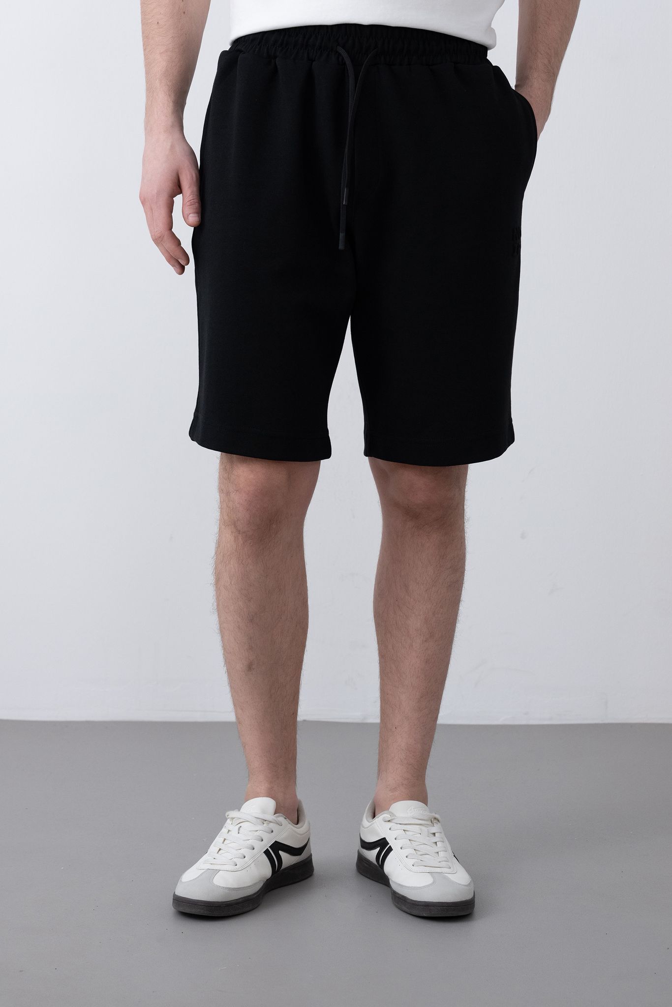 "NOIR" Penye Şort – Siyah - Oversize Fit "NOIR" Penye Şort – Siyah - Oversize Fit