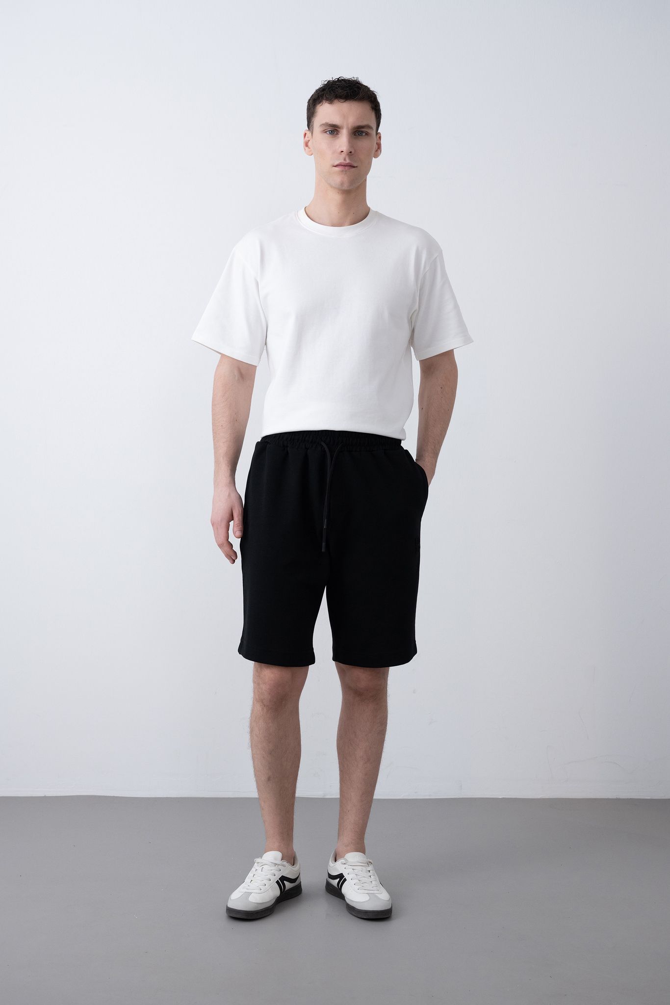 "NOIR" Penye Şort – Siyah - Oversize Fit "NOIR" Penye Şort – Siyah - Oversize Fit