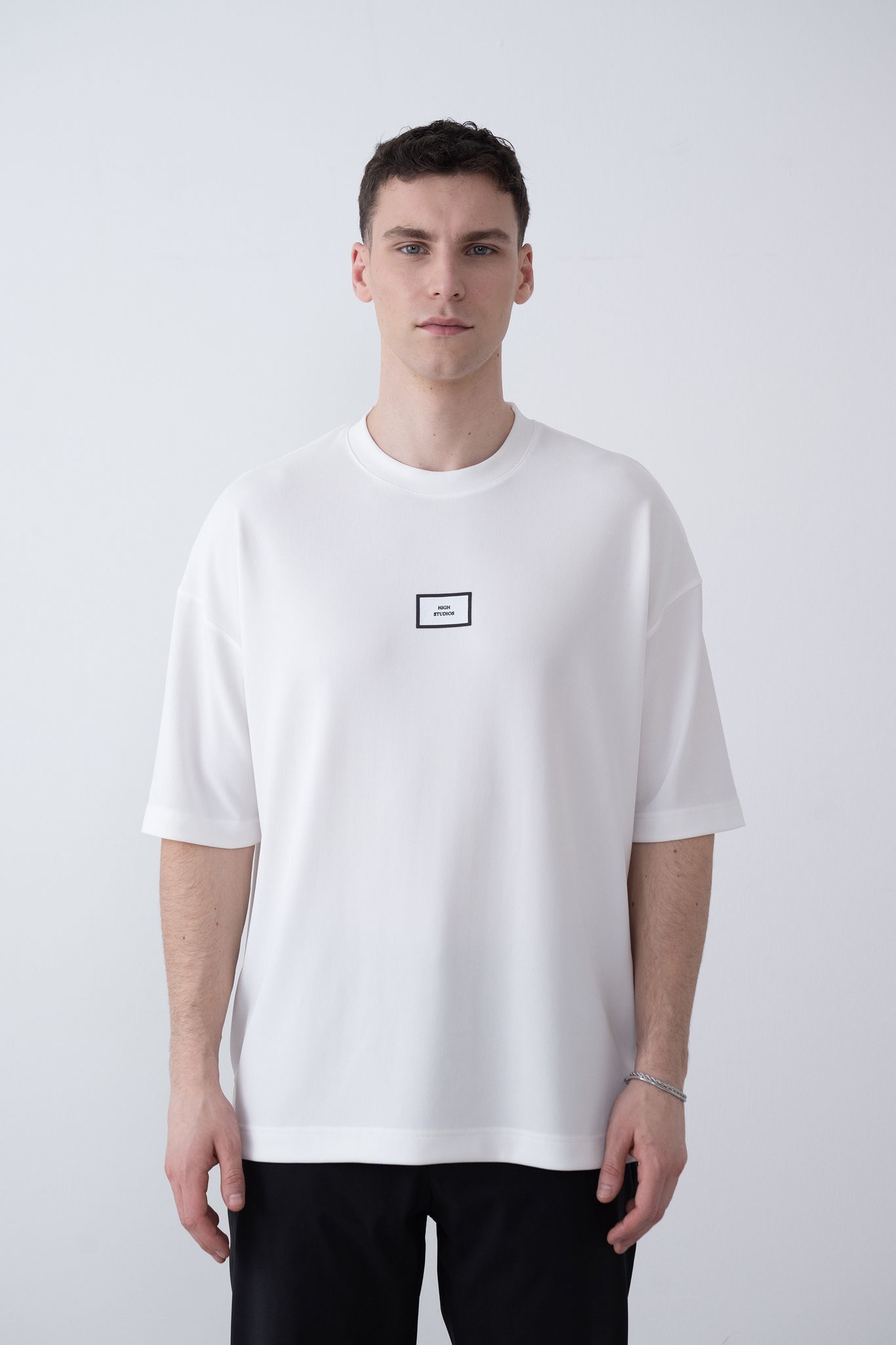 "HIGH STUDIOS" Tshirt – Oversize Fit