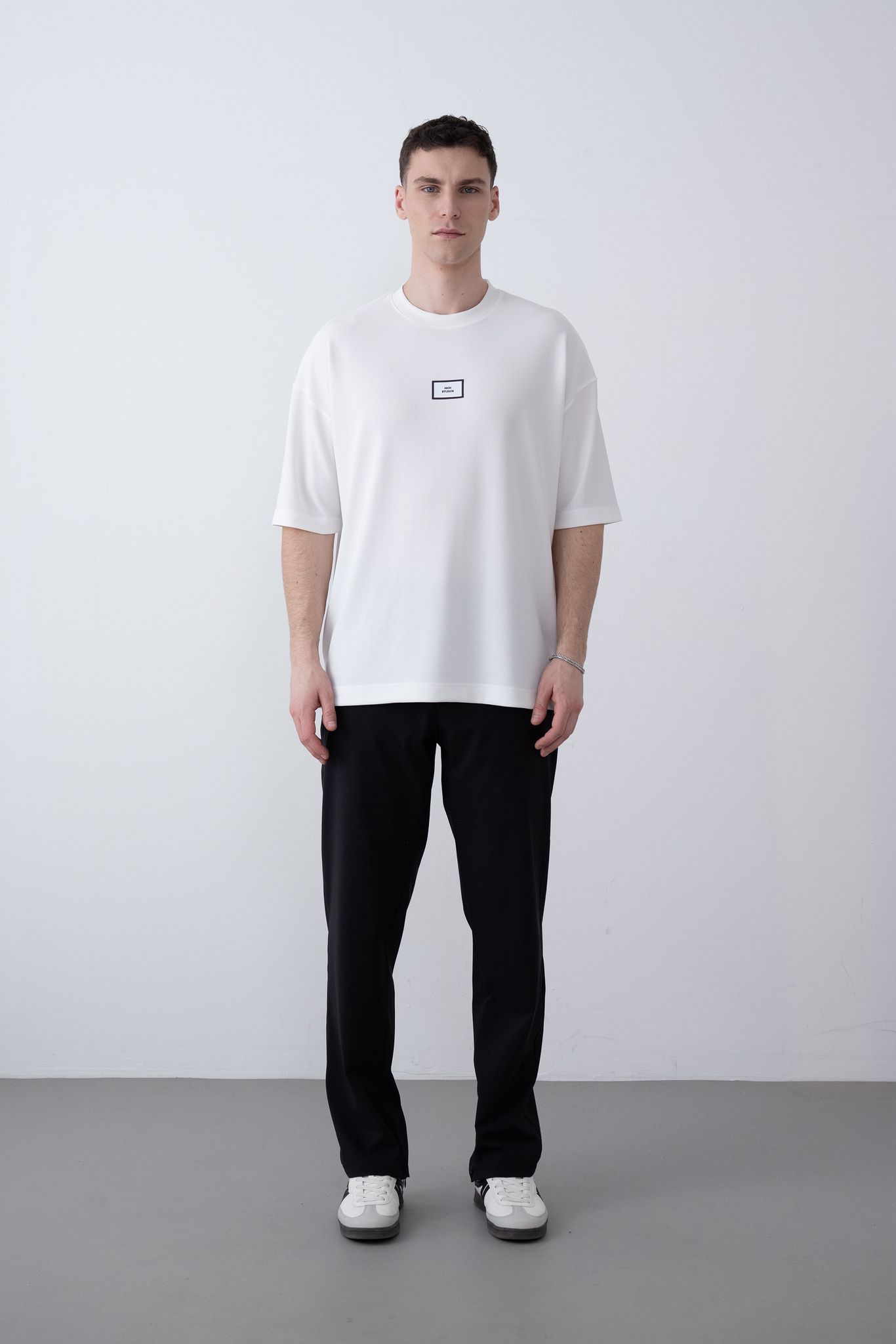 "HIGH STUDIOS" Tshirt – Oversize Fit