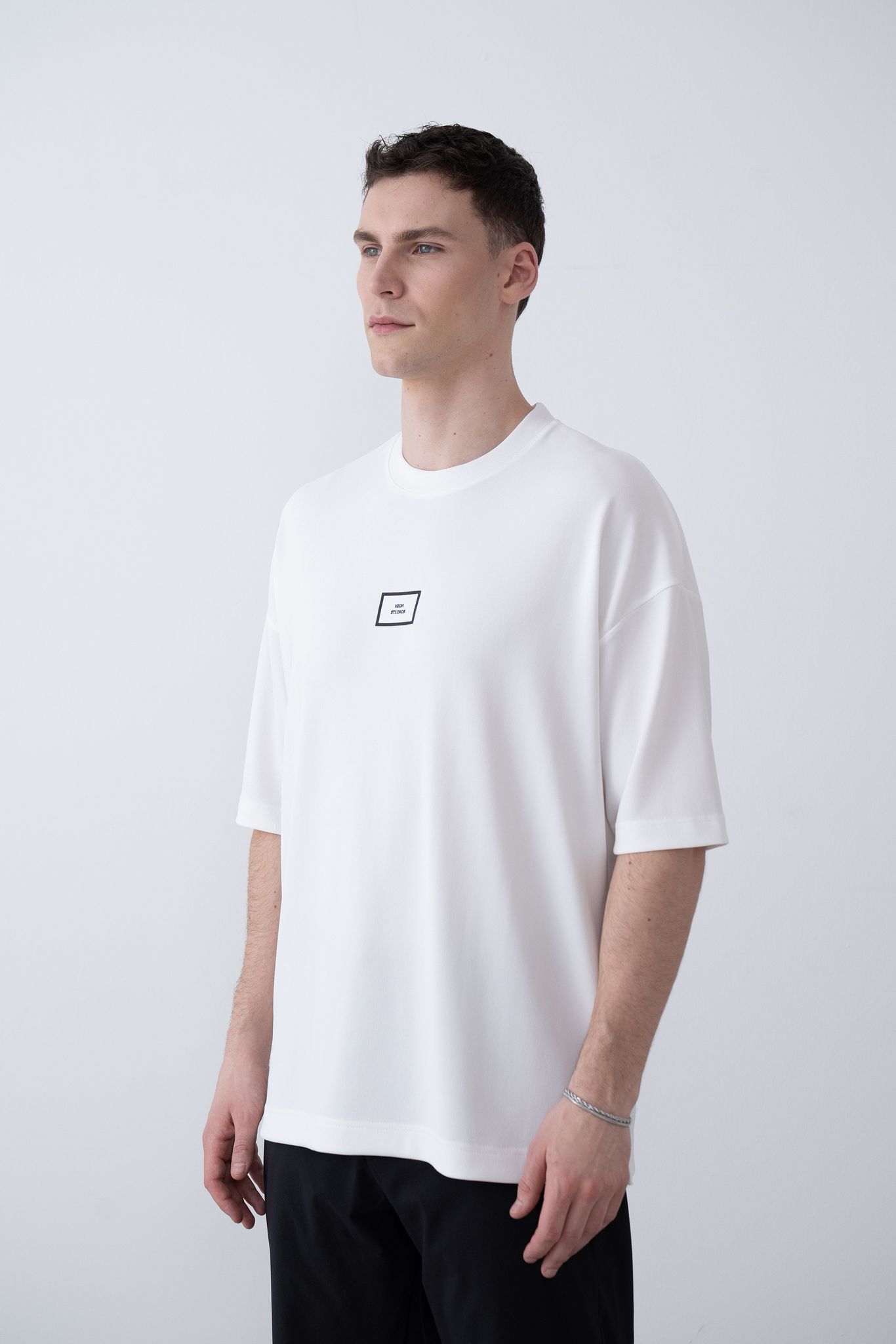 "HIGH STUDIOS" Tshirt – Oversize Fit